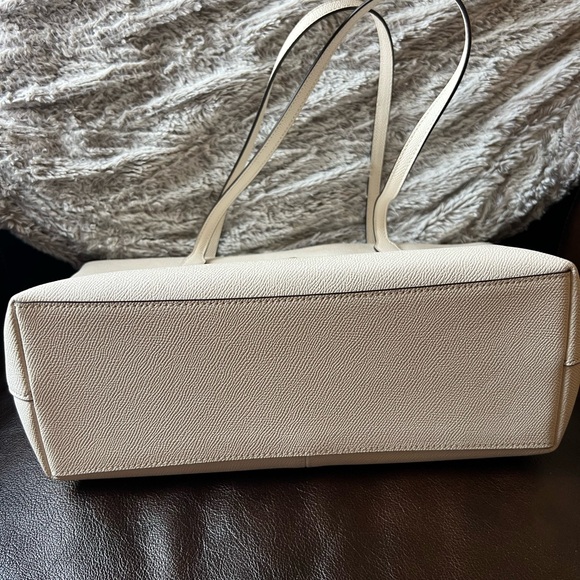 Coach Cream Leather Tote with Gold Hardware - Picture 3 of 8